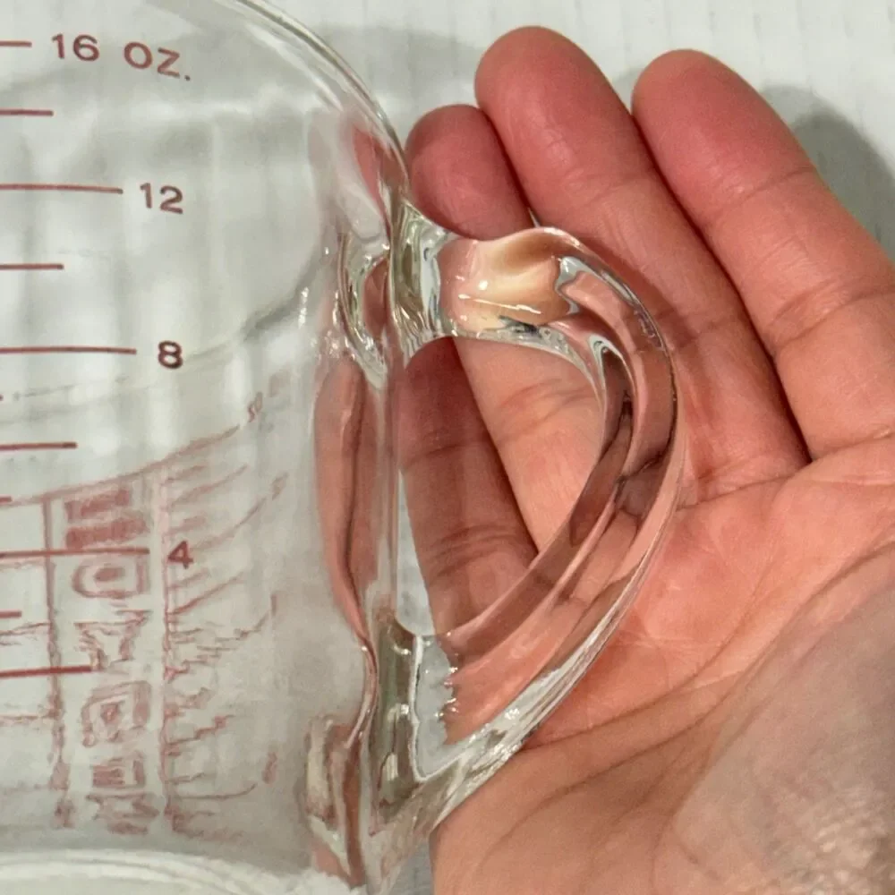 Vintage PYREX 516 Glass Measuring Cup Red Lettering Closed D-Handle 2 Cup/1 Pint